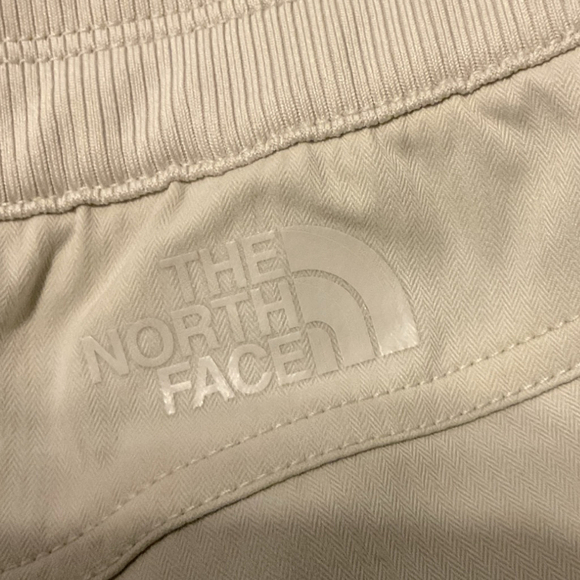 The North Face khaki beige cargo pocket tech material drawstring Shorts XL - Picture 6 of 13